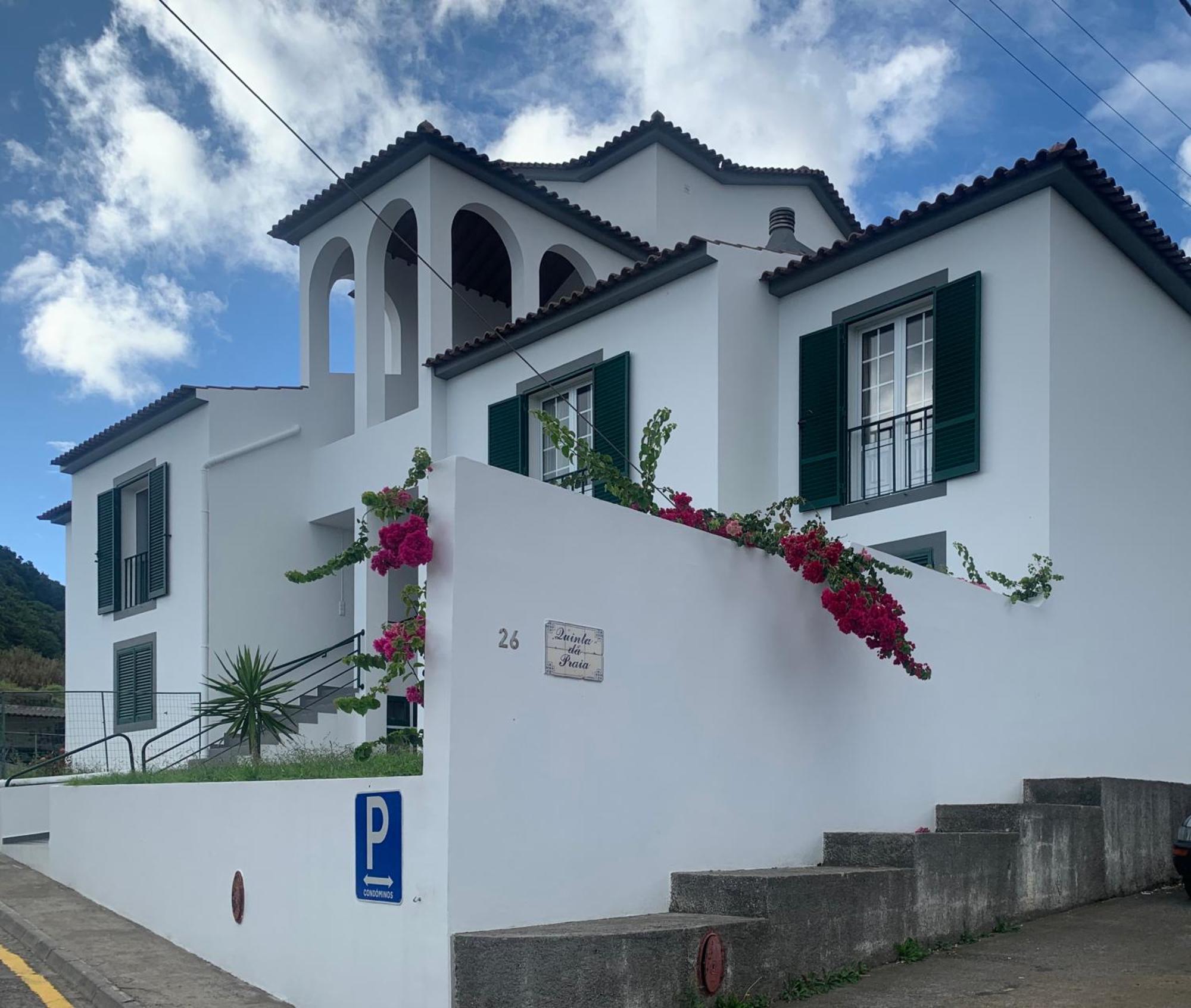 Azor Beach Lodge 蓬塔德尔加达 外观 照片